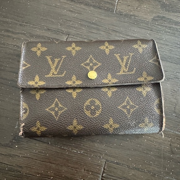 Louis Vuitton Handbags - Louis Vuitton Trifold Snap Monogram Wallet